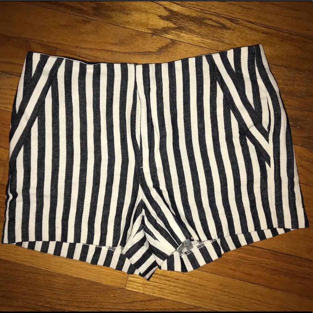 Banana Republic stylish short